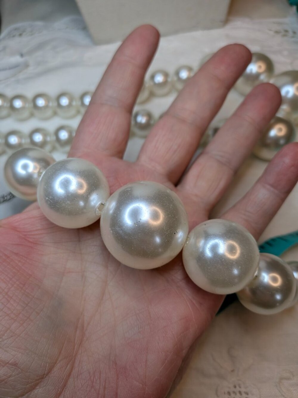 Vintage Chunky Oversized Faux Pearl Necklace & Bracelet Set - Picture 6 of 6
